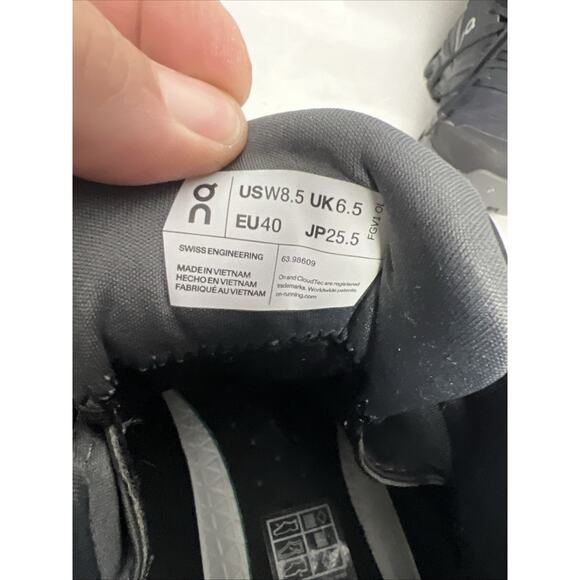 On Cloud Women’s Cloudrock Waterproof Hiking Trail Boots Size 8.5 Black - Picture 10 of 12